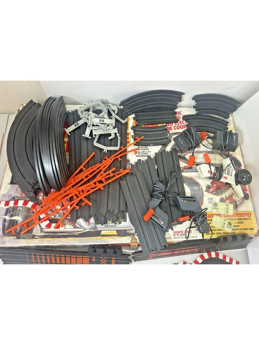 Vintage Tomy AFX Formula 1 Team Challenge Slot Car Track Set Controllers Power